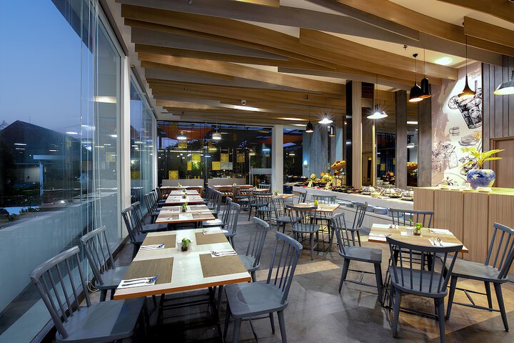 Dining 60 of 92