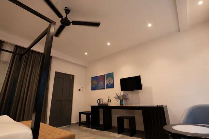 Room 4 of 38