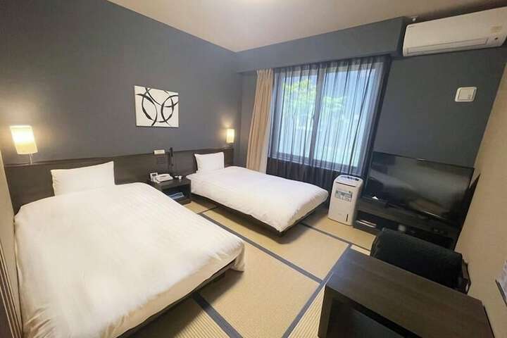 Room 6 of 27