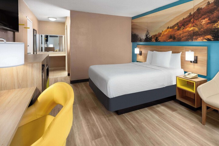 1 Double Bed Mobility Accessible (11 of 13)