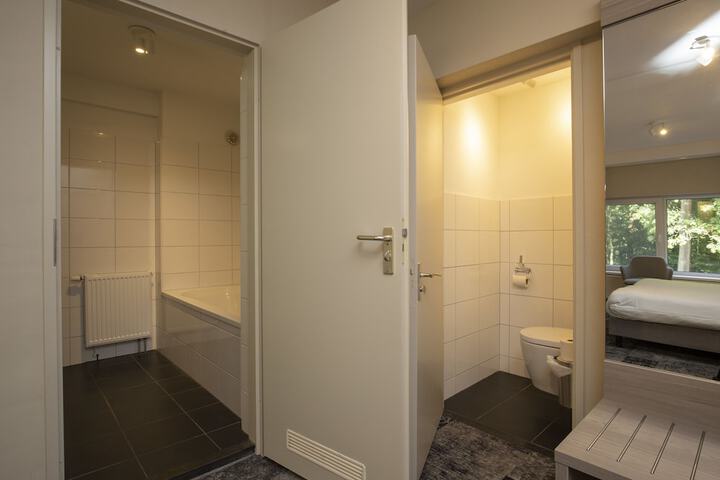 Room 7 of 34