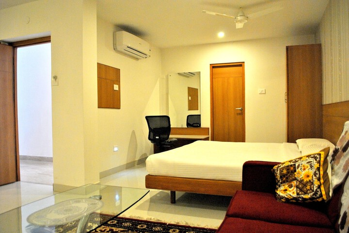 Room 6 of 48