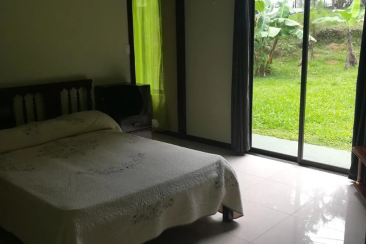 Room 5 of 9