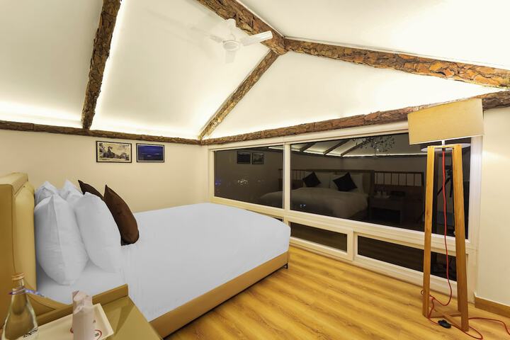 Room 82 of 297