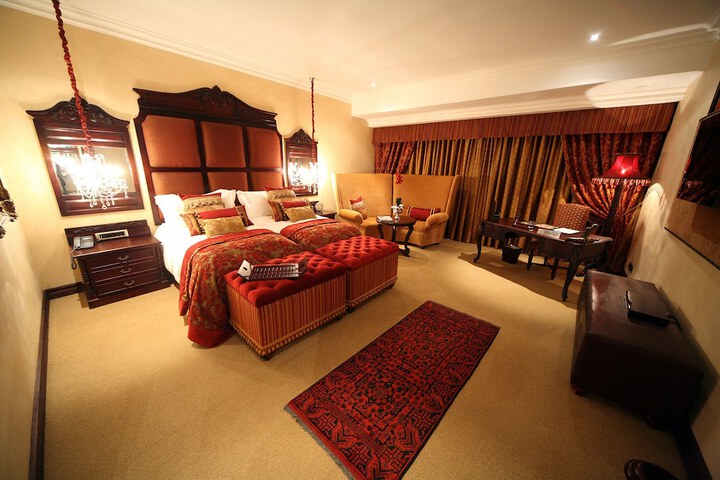 Room 11 of 66