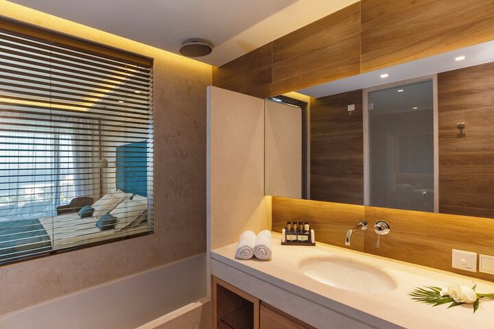 Room 15 of 180