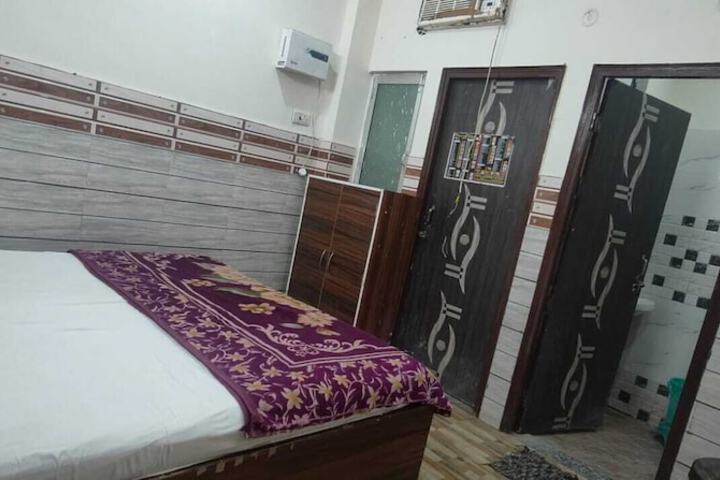 Room 9 of 15