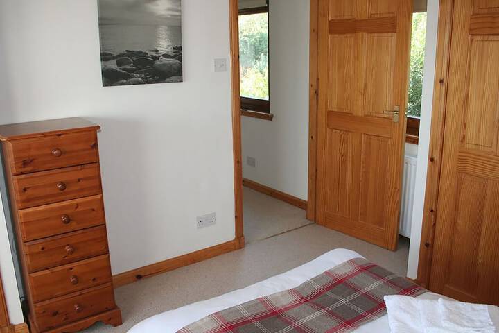 Room 6 of 76