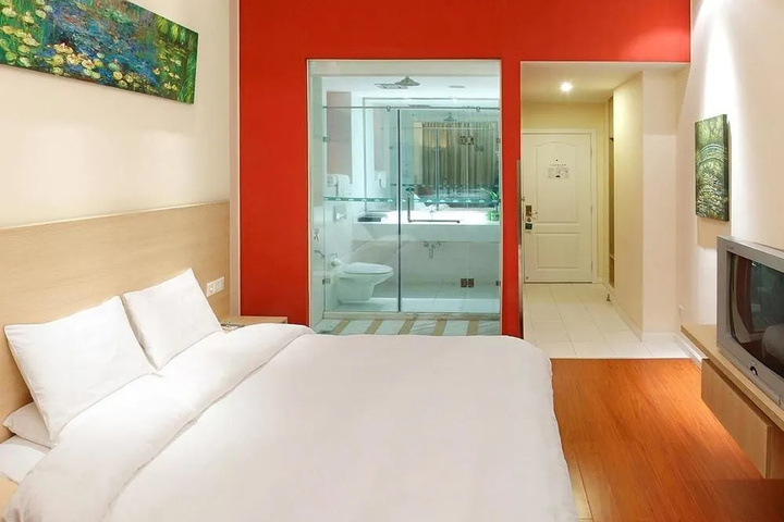 Room 4 of 16