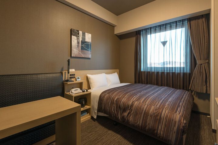 Room 8 of 25