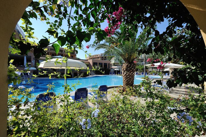 Hotel Pool