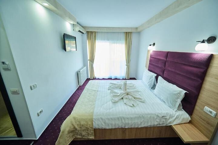 Room 10 of 34