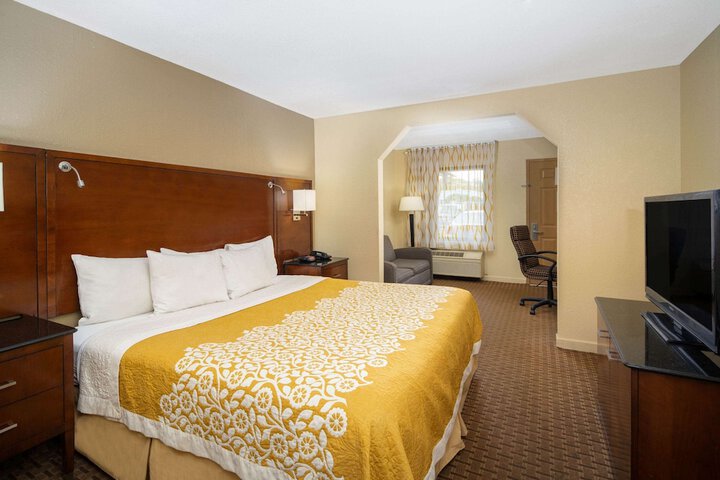 Room 4 of 15