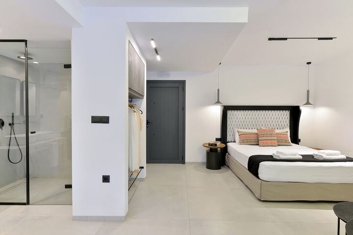 Room 35 of 102