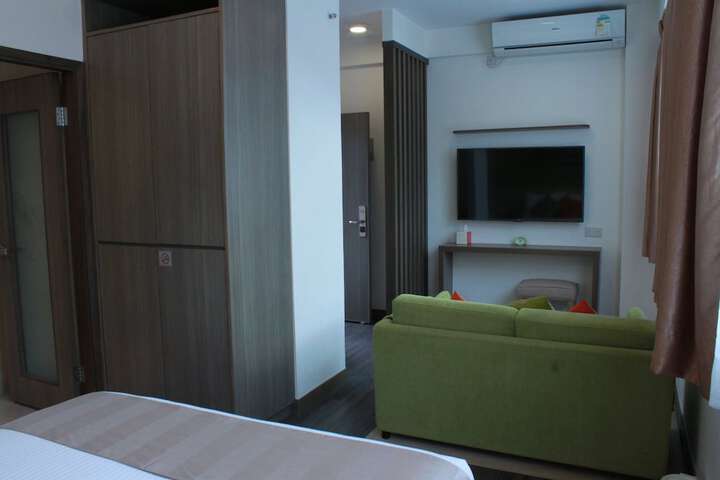 Room 9 of 42