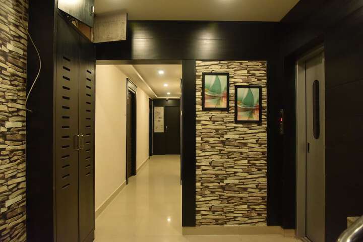 Room 13 of 33