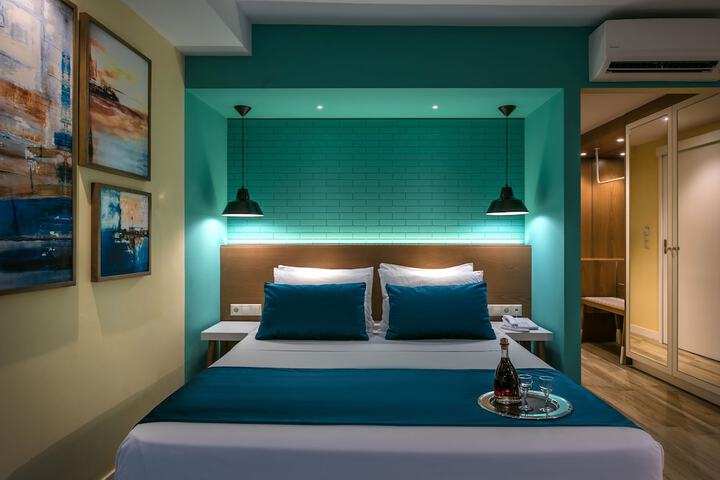 Room 35 of 195
