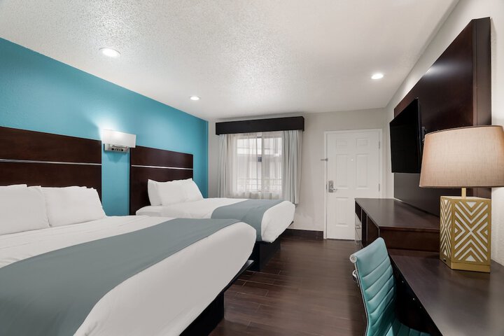 Room 3 of 20