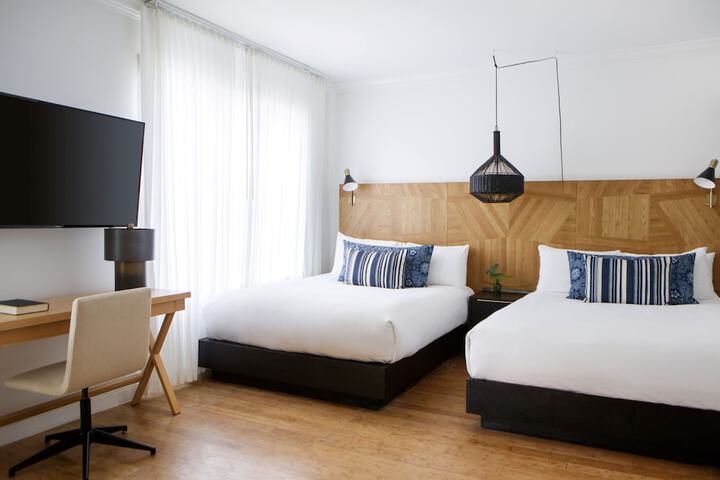 1 Queen Bed (14 of 14)