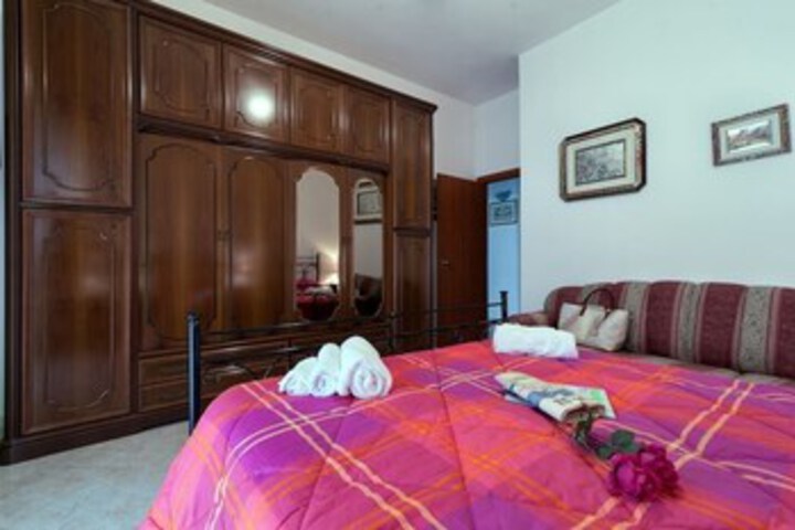 Room 7 of 27