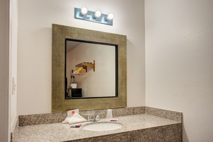 Bathroom sink