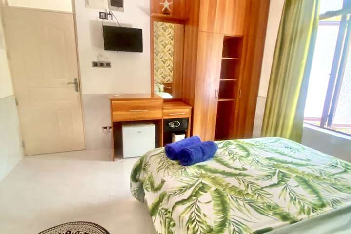 Room 4 of 38