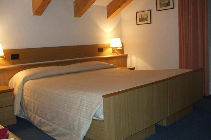 Room 2 of 31