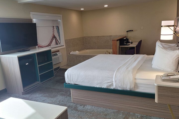 1 King Bed (4 of 15)