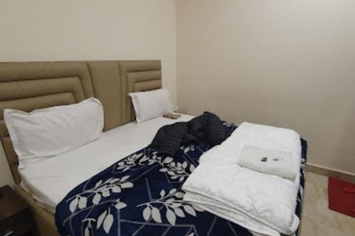 Room 3 of 10