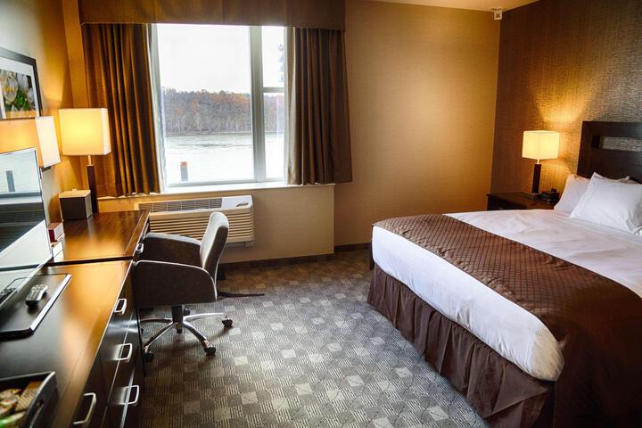 1 King Bed City View (11 of 11)