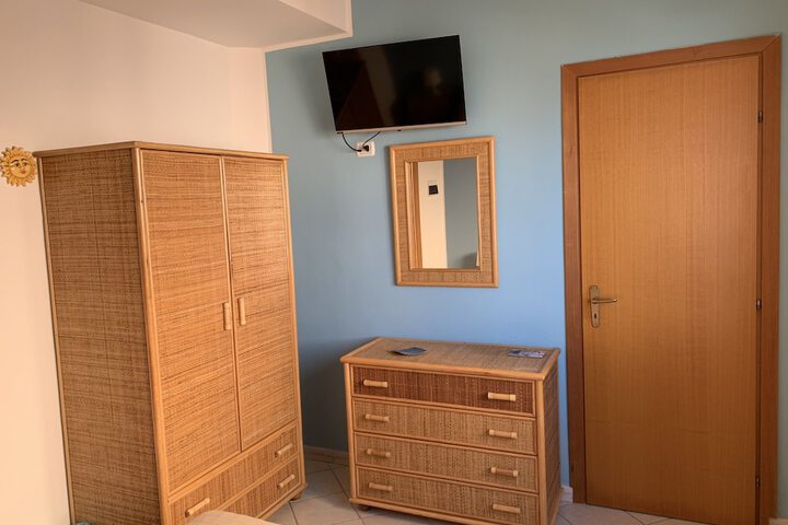 Room 9 of 26