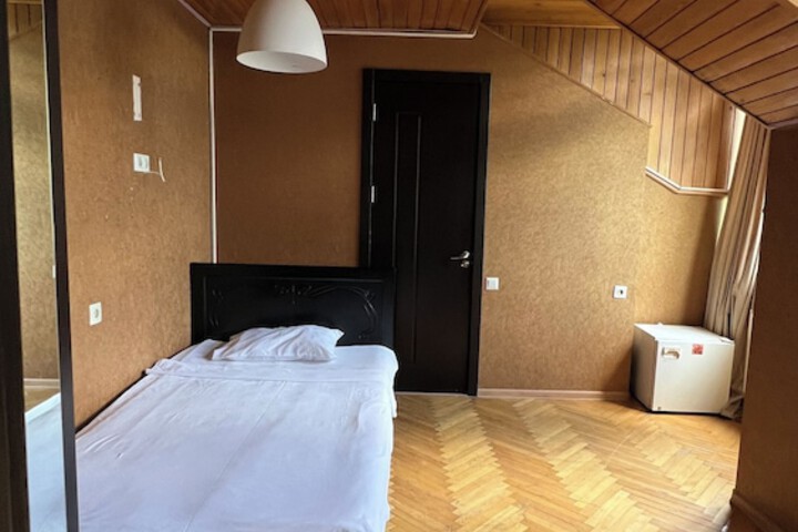 Room 27 of 50