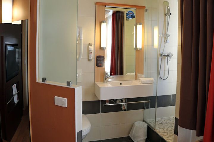 Room 15 of 75