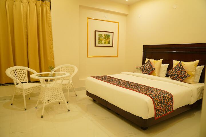Room 7 of 18