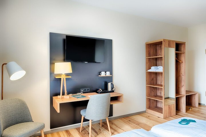 Room 12 of 25