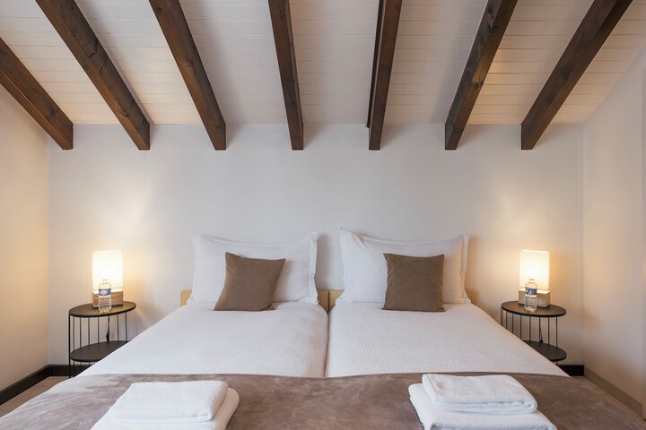 Room 3 of 34