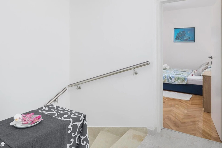 Room 3 of 22