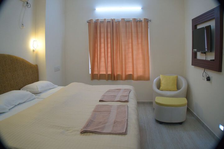 Room 5 of 16