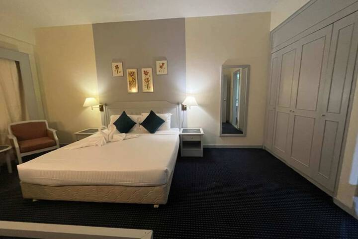 Room 147 of 650