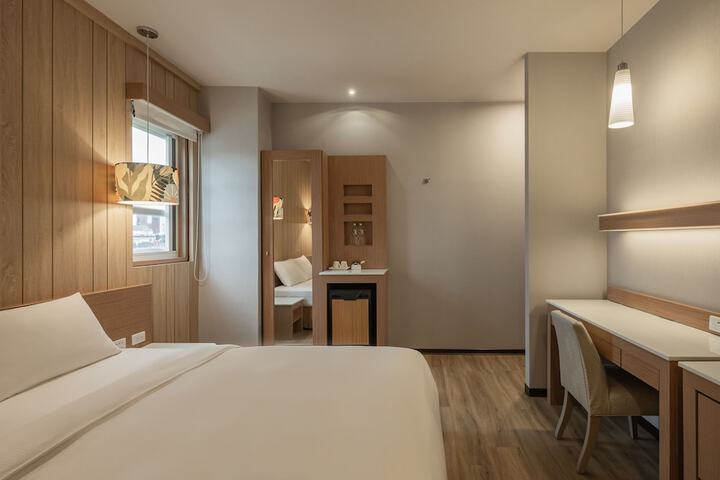 Room 42 of 79