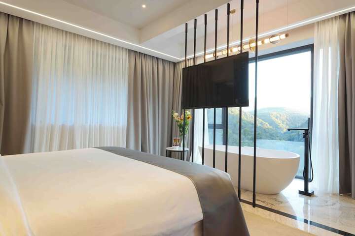 Room 15 of 130