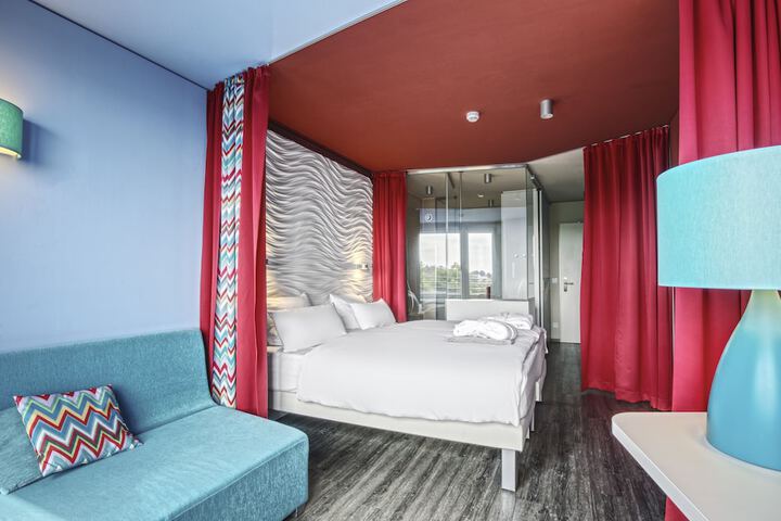 Room 10 of 83