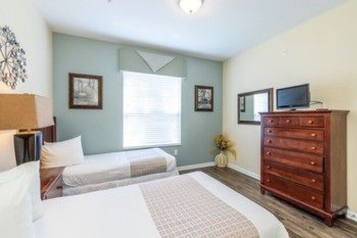 Room 6 of 18