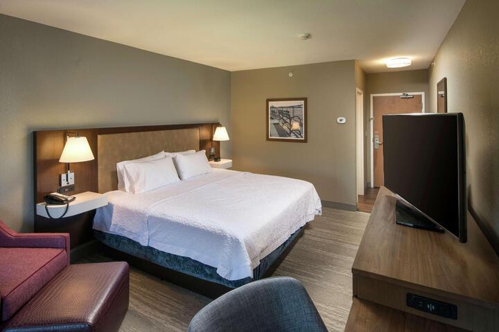 1 King Bed (2 of 22)