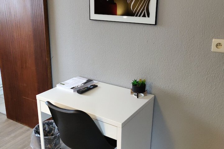 Room 4 of 37