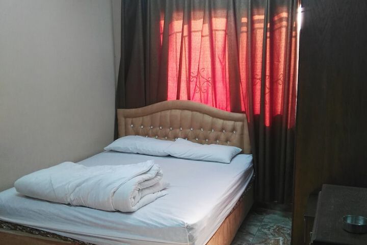 Room 9 of 40