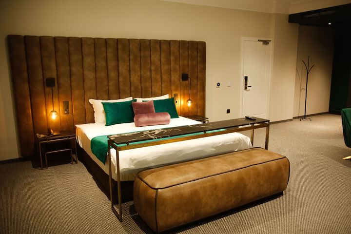 Room 8 of 48
