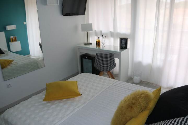 Room 7 of 16