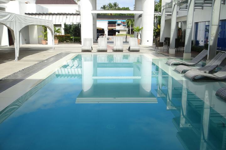 Pool 44 of 59