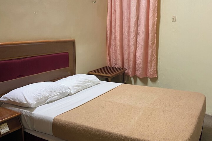 Room 6 of 15